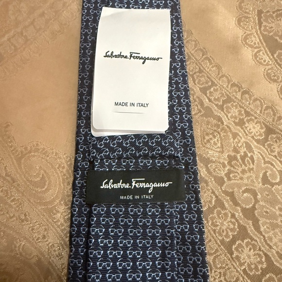 Salvatore Ferragamo Mens Blue Glasses Print Silk Tie - Picture 5 of 7